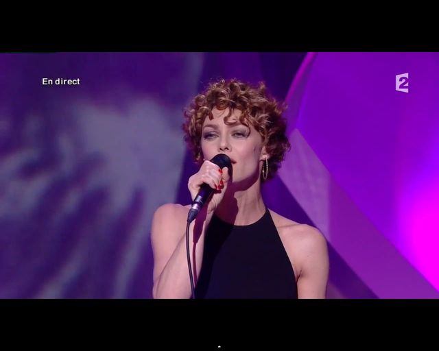 Vanessa Paradis obcięła włosy (FOTO) Vanessa Paradis obcięła włosy (FOTO)