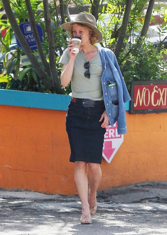 Vanessa Paradis przyłapana z chłopakiem na lunchu (FOTO)