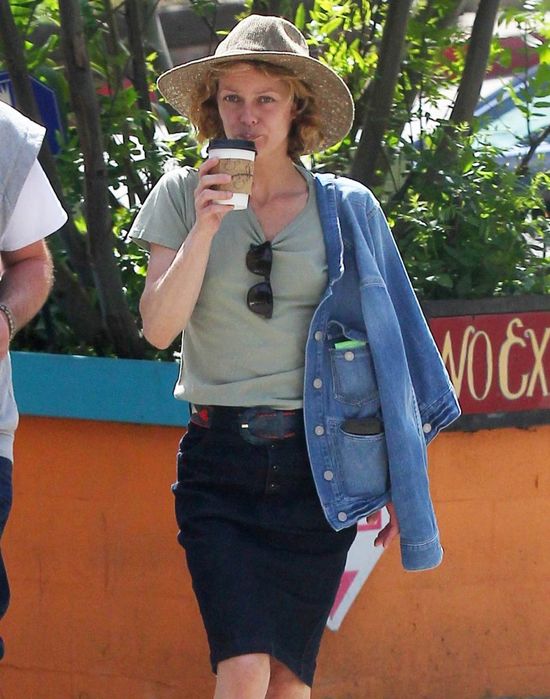 Vanessa Paradis przyłapana z chłopakiem na lunchu (FOTO)