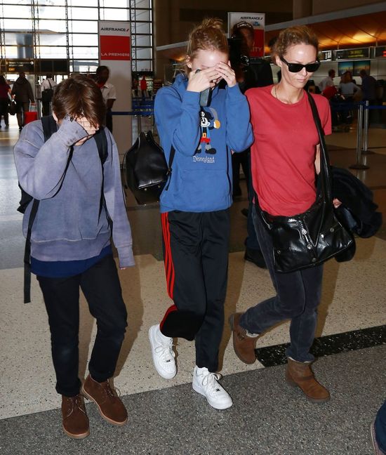 Venessa Paradis przyłapana z dziećmi (FOTO)