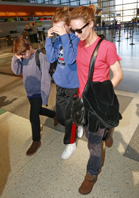 Venessa Paradis przyłapana z dziećmi (FOTO)