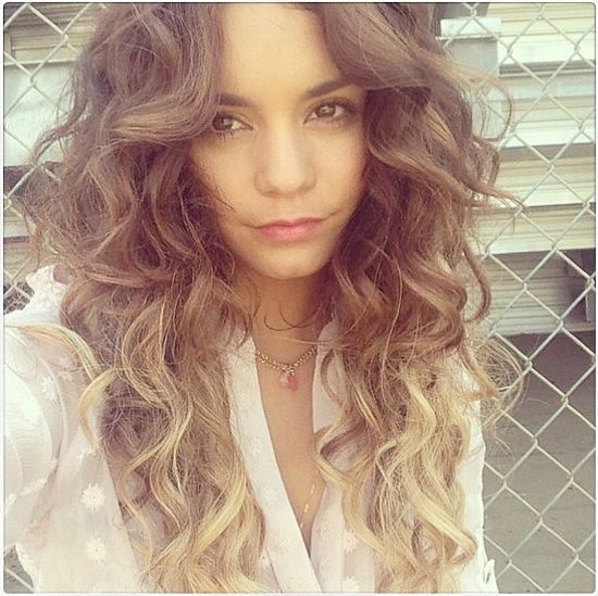 Vanessa Hudgens rozjaśniła włosy (FOTO)