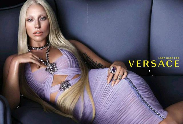 Lady Gaga reklamuje Versace (FOTO)