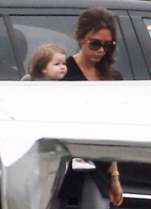 Victoria Beckham martwi się dywanem (FOTO)