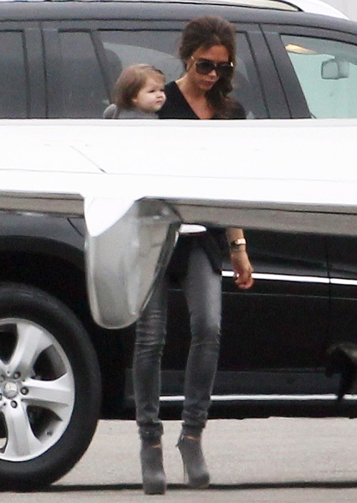 Victoria Beckham martwi się dywanem (FOTO)