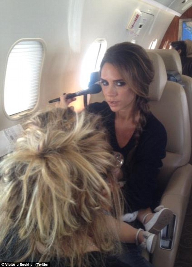 Victoria Beckham martwi się dywanem (FOTO)