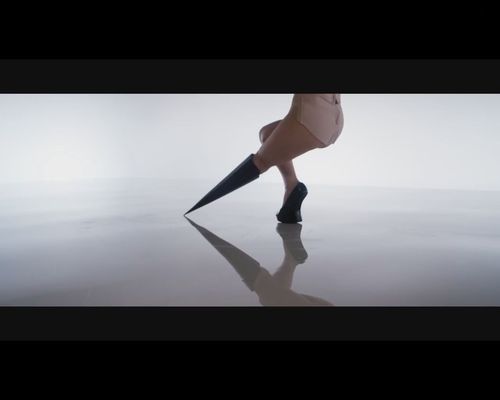 Victoria Modesta ma protezę nogi i robi furorę w sieci VIDEO Victoria Modesta ma protezę nogi i robi furorę w sieci VIDEO