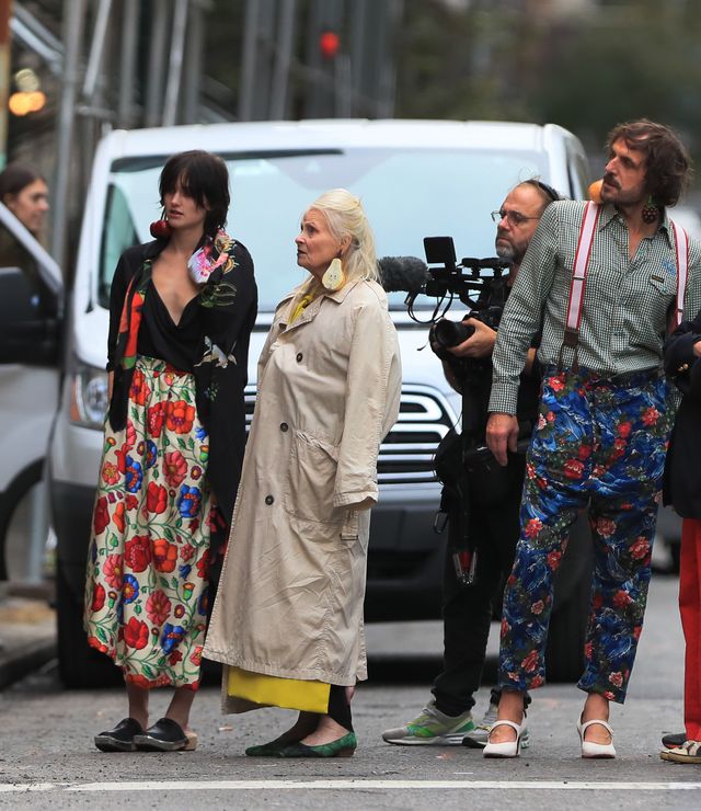 Kolczyki w kształcie wielkich gruszek - tylko ona mogła wybrać coś takiego (ZDJĘ Kolczyki w kształcie wielkich gruszek - tylko ona mogła wybrać coś takiego (ZDJĘ