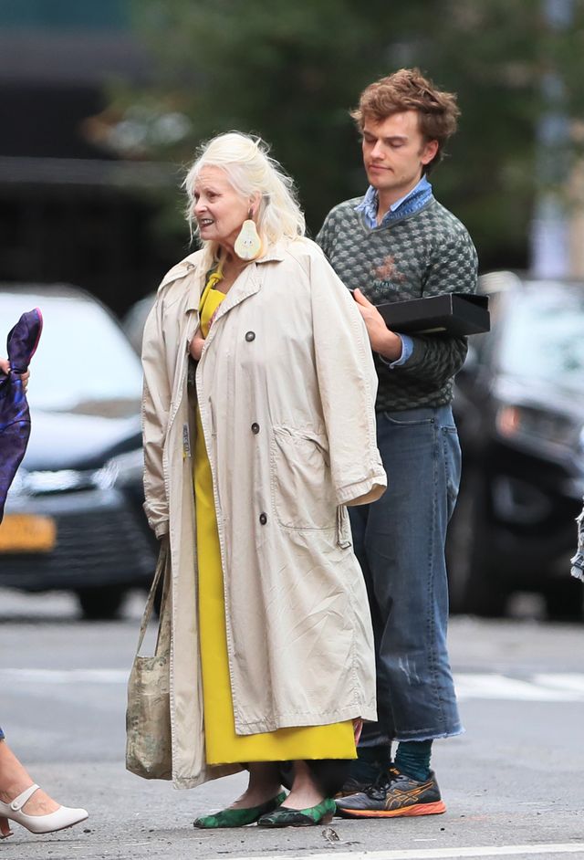 Kolczyki w kształcie wielkich gruszek - tylko ona mogła wybrać coś takiego (ZDJĘ Kolczyki w kształcie wielkich gruszek - tylko ona mogła wybrać coś takiego (ZDJĘ