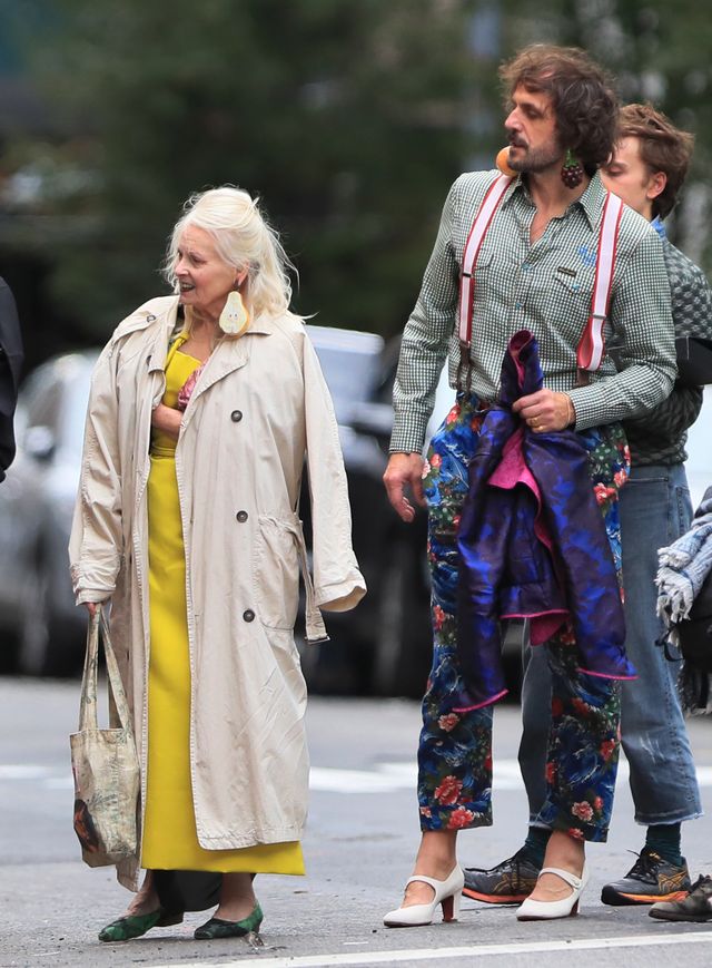 Kolczyki w kształcie wielkich gruszek - tylko ona mogła wybrać coś takiego (ZDJĘ Kolczyki w kształcie wielkich gruszek - tylko ona mogła wybrać coś takiego (ZDJĘ