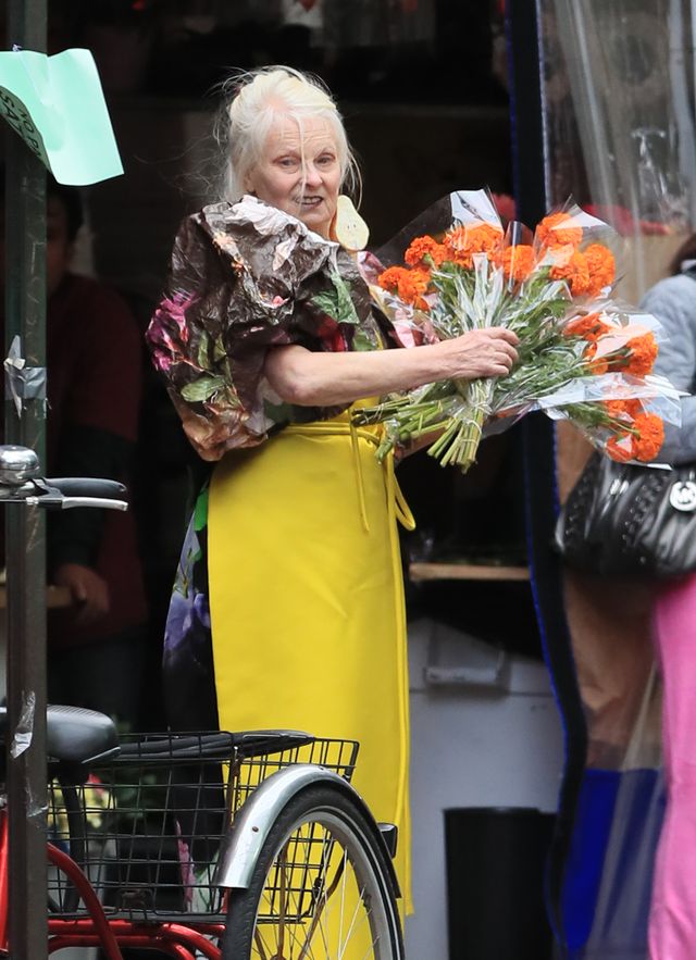 Kolczyki w kształcie wielkich gruszek - tylko ona mogła wybrać coś takiego (ZDJĘ Kolczyki w kształcie wielkich gruszek - tylko ona mogła wybrać coś takiego (ZDJĘ