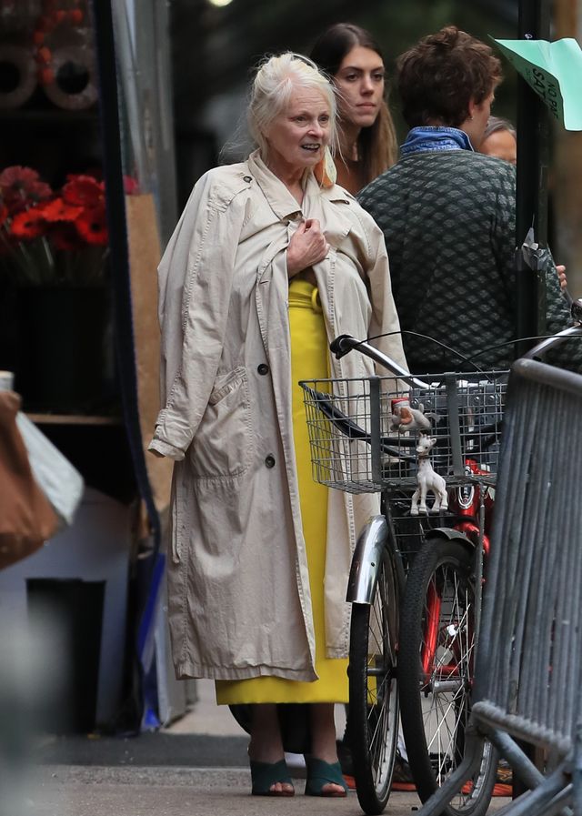 Kolczyki w kształcie wielkich gruszek - tylko ona mogła wybrać coś takiego (ZDJĘ Kolczyki w kształcie wielkich gruszek - tylko ona mogła wybrać coś takiego (ZDJĘ