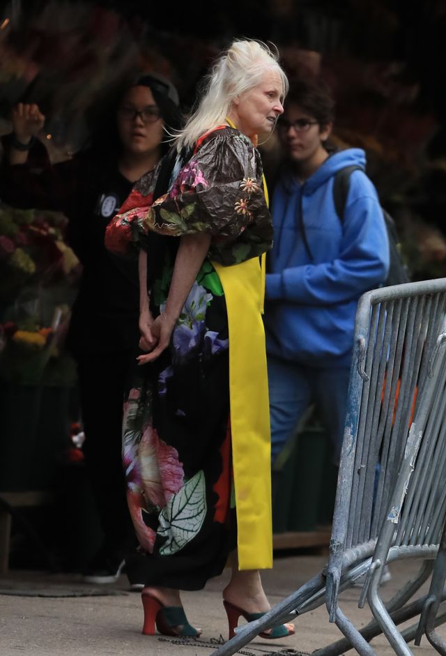 Kolczyki w kształcie wielkich gruszek - tylko ona mogła wybrać coś takiego (ZDJĘ Kolczyki w kształcie wielkich gruszek - tylko ona mogła wybrać coś takiego (ZDJĘ