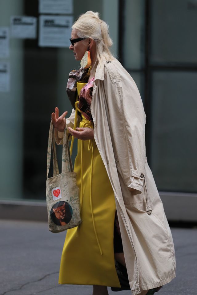 Kolczyki w kształcie wielkich gruszek - tylko ona mogła wybrać coś takiego (ZDJĘ Kolczyki w kształcie wielkich gruszek - tylko ona mogła wybrać coś takiego (ZDJĘ