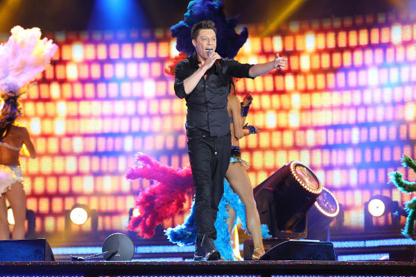 Wokalista Volvera uczy się koreańskiego Wokalista Volvera uczy się koreańskiego