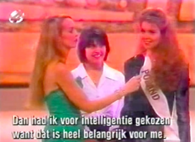 Ewa Wachowicz w finale Miss World - 1992 rok (VIDEO)