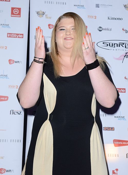 Weronika Grycan w sukience z rozcięciem do uda (FOTO)