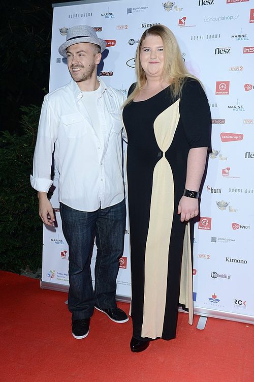 Weronika Grycan w sukience z rozcięciem do uda (FOTO)