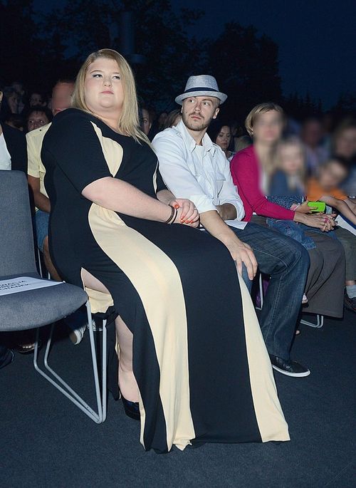 Weronika Grycan w sukience z rozcięciem do uda (FOTO)