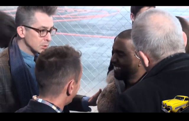 Kanye West w wielkim futrze na Tygodniu Mody [VIDEO]