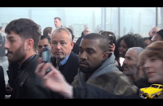 Kanye West w wielkim futrze na Tygodniu Mody [VIDEO]