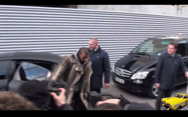 Kanye West w wielkim futrze na Tygodniu Mody [VIDEO]