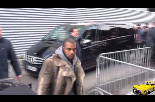 Kanye West w wielkim futrze na Tygodniu Mody [VIDEO]