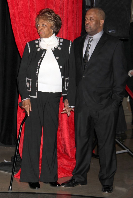 Zaprezentowano cztery figury woskowe Whitney Houston (FOTO)