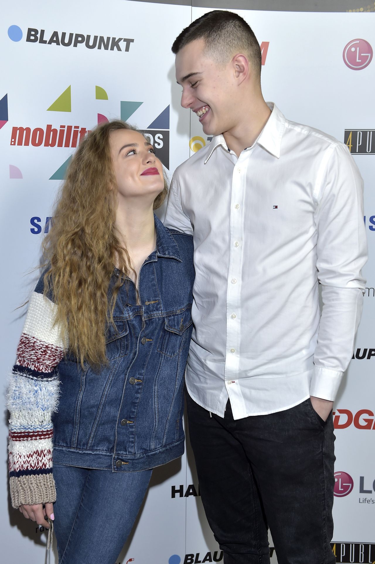 Wiktoria Gąsiewska i Adam Zdrójkowski jako staruszkowie w The Story of My Life