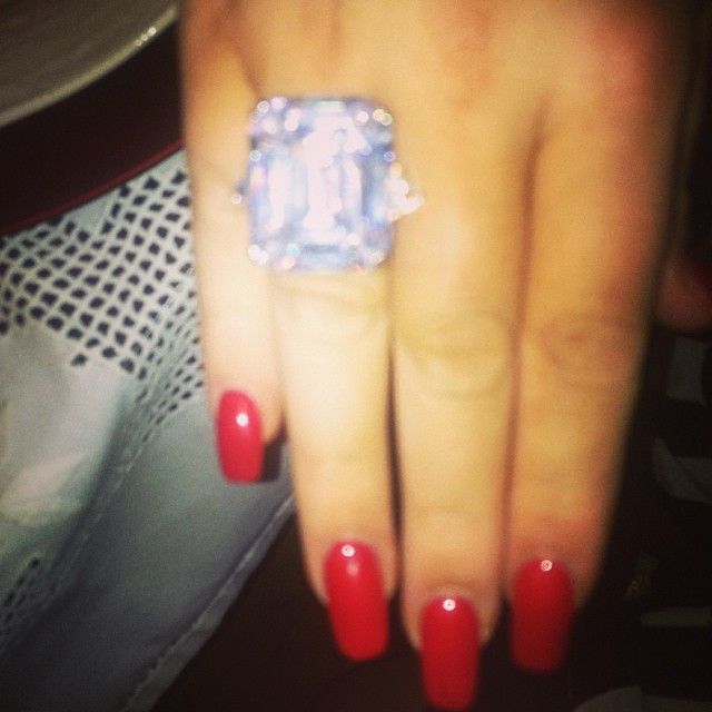 Wiktoria Grycan chwali się pierścionkiem z brylantem (?)