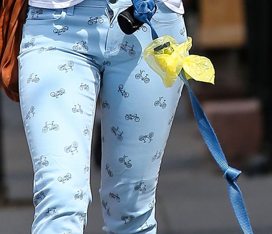 Kolorowa Olivia Wilde na spacerze Kolorowa Olivia Wilde na spacerze