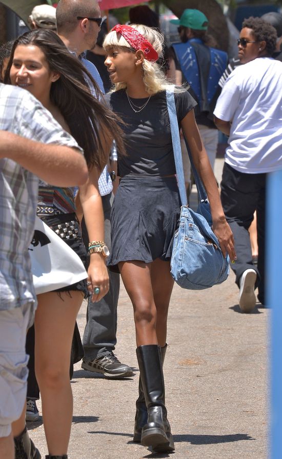 Przeraźliwie chuda Willow Smith w blondzie (FOTO)