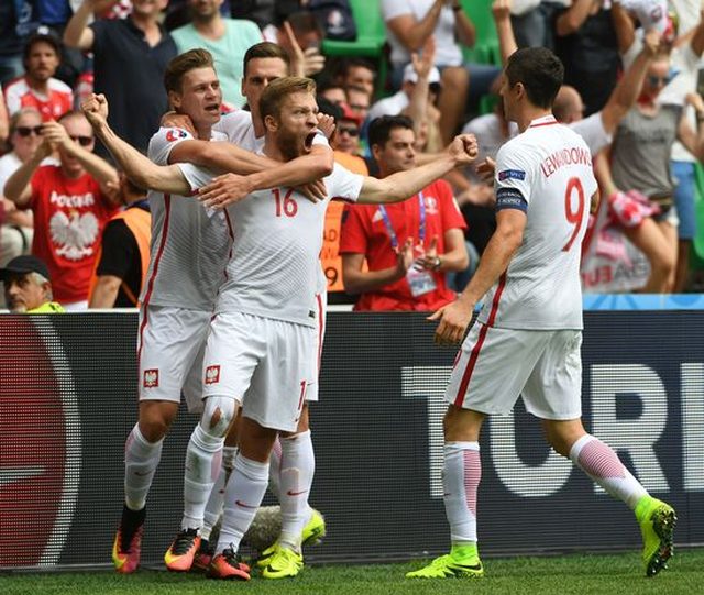 Gest Wojciecha Szczęsnego po meczu ze Szwajcarią wywołał aferę 