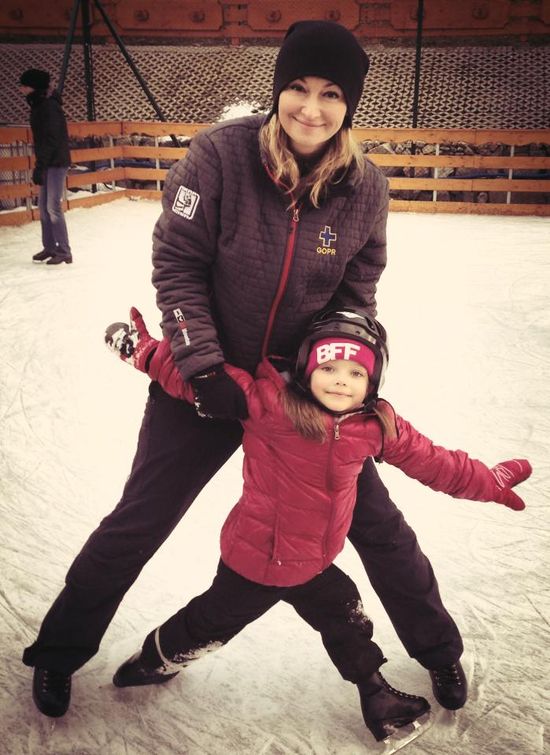 Martyna Wojciechowska z córką Marysią na łyżwach (FOTO)