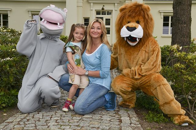 Martyna Wojciechowska z córką Marysią na łyżwach (FOTO) Martyna Wojciechowska z córką Marysią na łyżwach (FOTO)