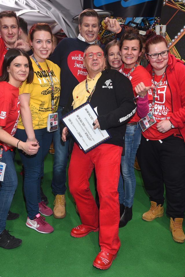 Gwiazdy kwestowały na rzecz Wielkiej Orkiestry Świątecznej Pomocy (FOTO) Gwiazdy kwestowały na rzecz Wielkiej Orkiestry Świątecznej Pomocy (FOTO)