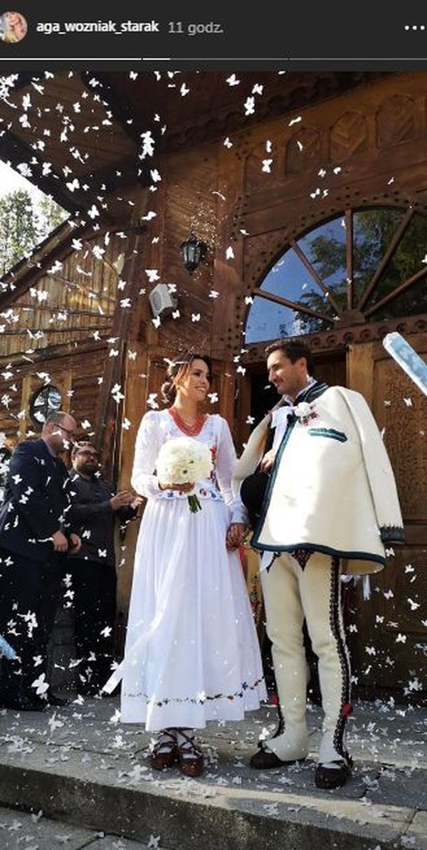 Agnieszka Woźniak-Starak i jej zbój na weselu Pauli i Seby Agnieszka Woźniak-Starak i jej zbój na weselu Pauli i Seby