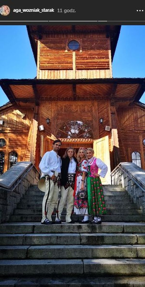 Agnieszka Woźniak-Starak i jej zbój na weselu Pauli i Seby Agnieszka Woźniak-Starak i jej zbój na weselu Pauli i Seby