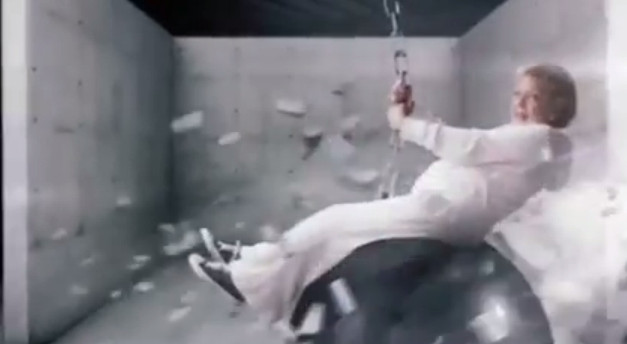 Betty White parodiuje Miley Cyrus (VIDEO)