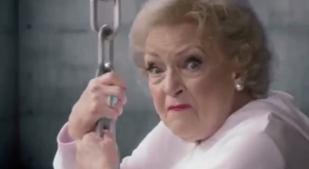 Betty White parodiuje Miley Cyrus (VIDEO)