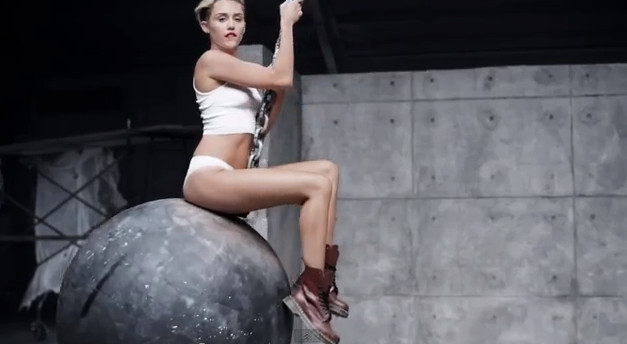 Betty White parodiuje Miley Cyrus (VIDEO)