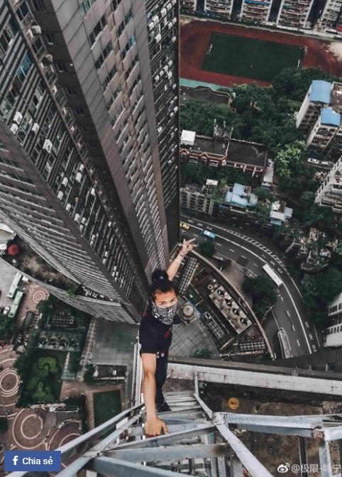 Wu Yongning zginął kręcenia tego klipu. Człowiek pają runął z drapacza chmur