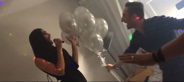 Łukasz Jakóbiak mocno zaskoczył Conchitę Wurst (VIDEO) Łukasz Jakóbiak mocno zaskoczył Conchitę Wurst (VIDEO)