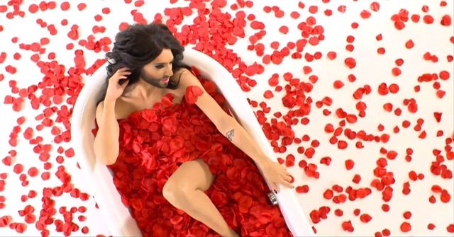 Pamiętacie Conchitę Wurst - kobietę z brodą? (VIDEO)