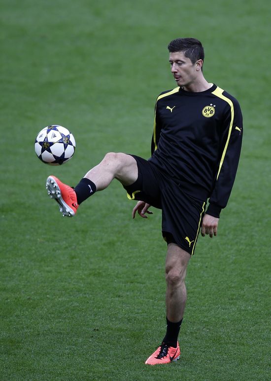 Robert Lewandowski to całkowite przeciwieństwo Cristiano Ronaldo (VIDEO)