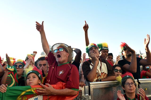 Euro 2016: Cristiano Ronaldo powitany przez fanów jak bohater! (FOTO) Euro 2016: Cristiano Ronaldo powitany przez fanów jak bohater! (FOTO)