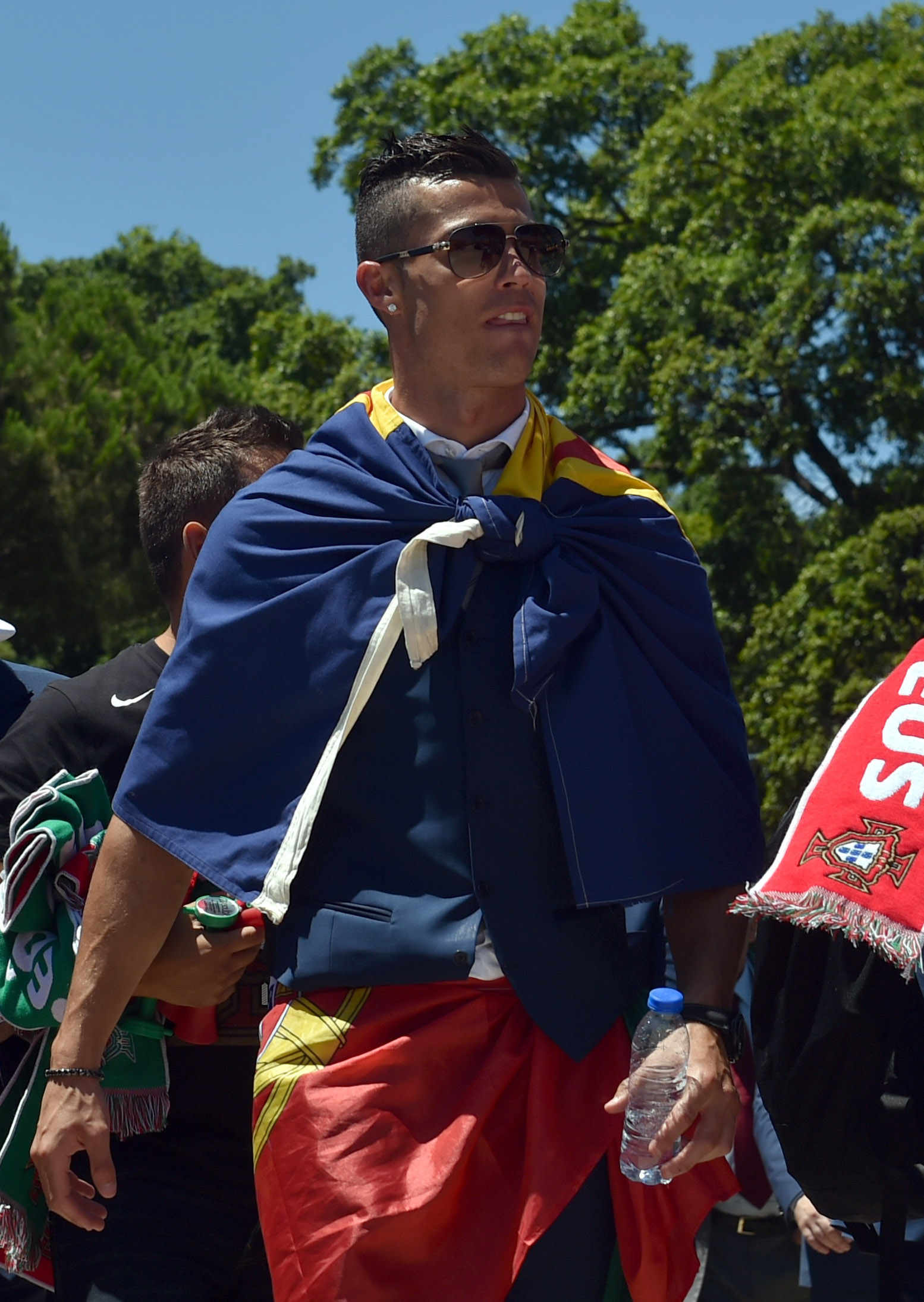 Euro 2016: Cristiano Ronaldo powitany przez fanów jak bohater! (FOTO) Euro 2016: Cristiano Ronaldo powitany przez fanów jak bohater! (FOTO)