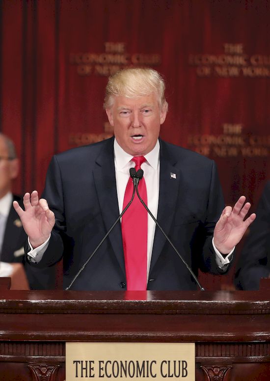 Jimmy Fallon wytarmosił Donalda Trumpa za włosy! (VIDEO)