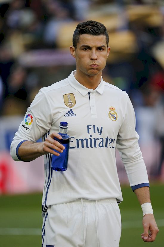 Cristiano Ronaldo OŚMIESZONY przez rzeźbiarza! 