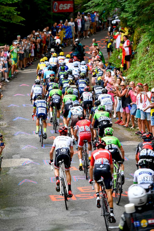 PRZERAŻAJĄCE zdjęcie polskiego kolarza. Tak wyglądają NOGI po Tour de France! 